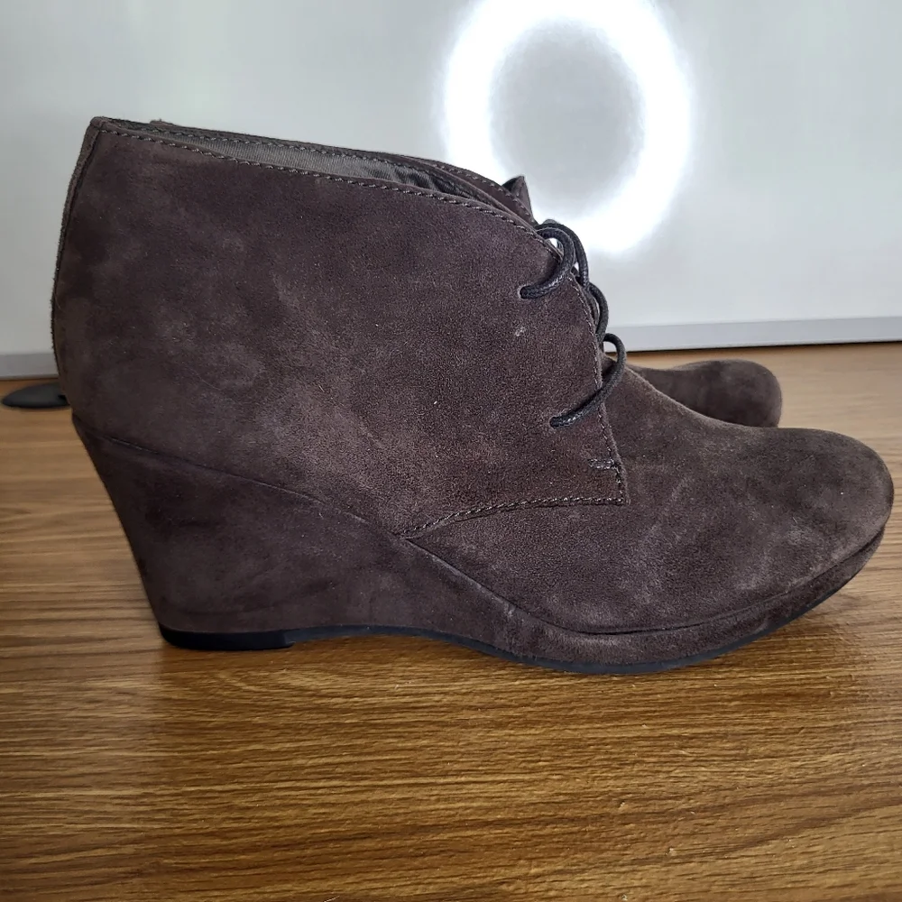 Clarks Camryn Bronte Suede Wedge Ankle Booties Womens Soze 10 - Picture 3 of 7